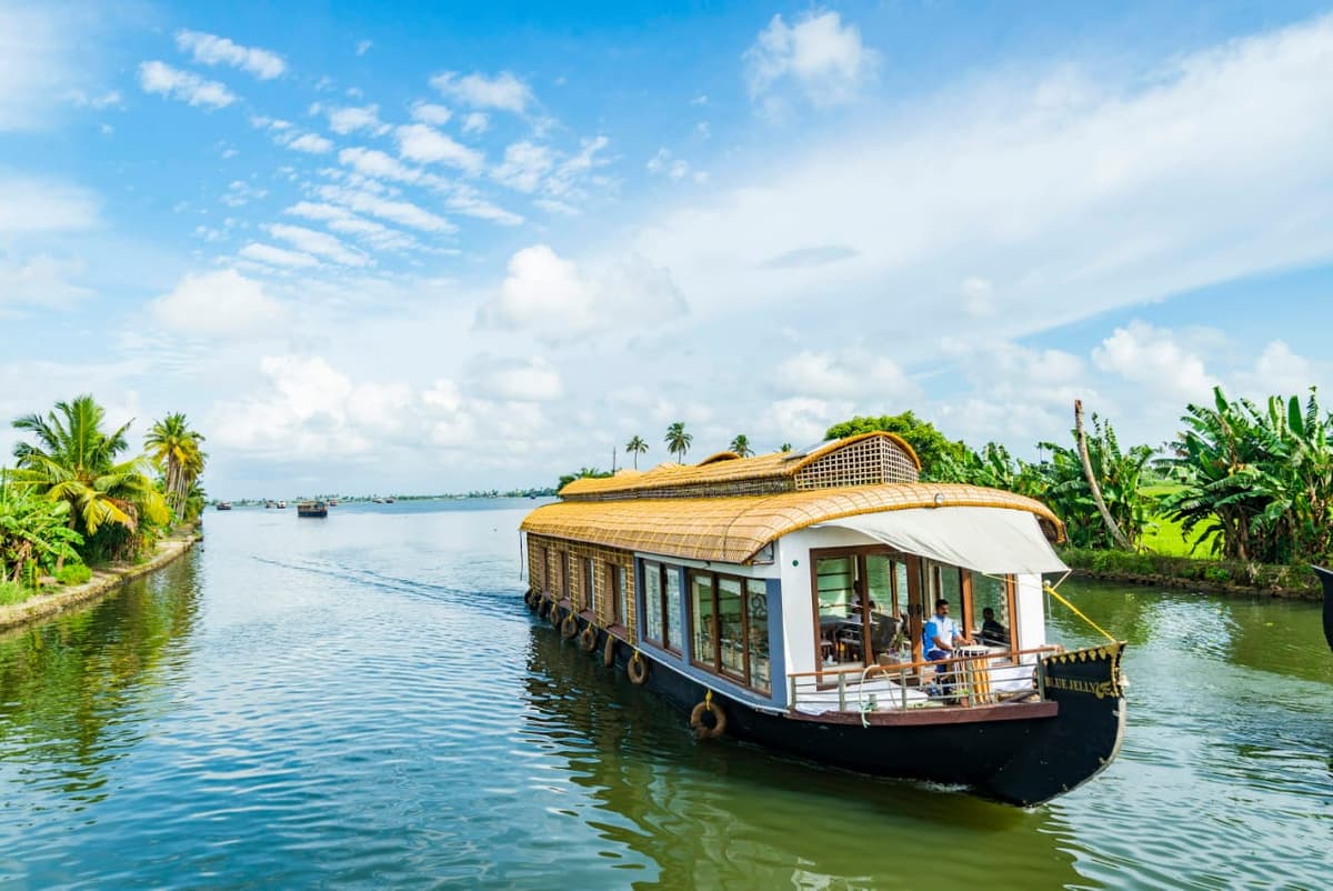 Luxury Houseboat Bedroom Interior in Alleppey